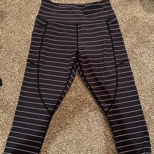 ZYIA Black Stripe Pocket Light n Tight Hi-Rise Capri 20". Size 8-10.